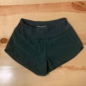 Outdoor Voices Hudson 2.5” shorts size 6 Evergreen
